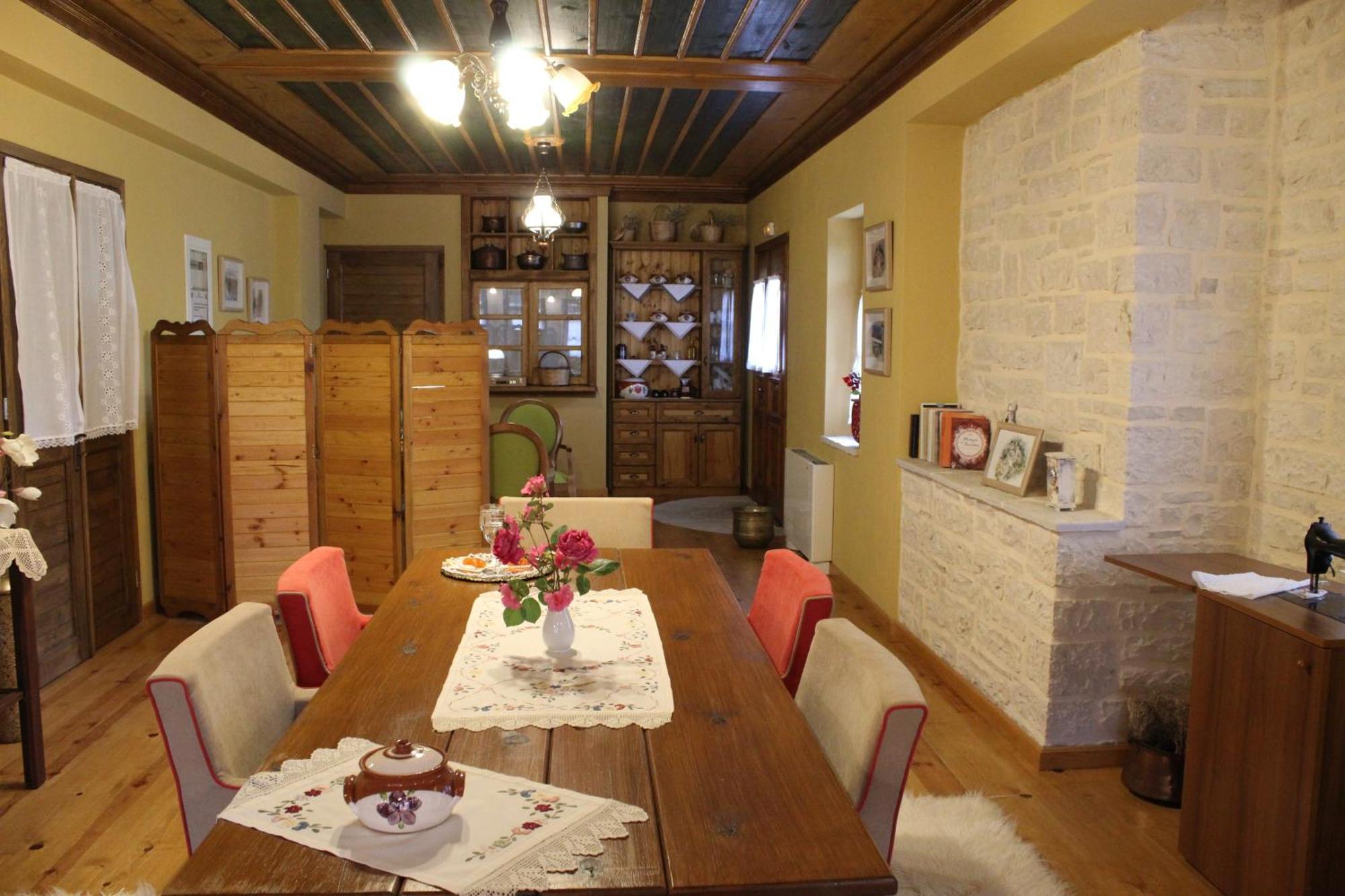 Traditional Guesthouse Marousio Rodavgi Bagian luar foto
